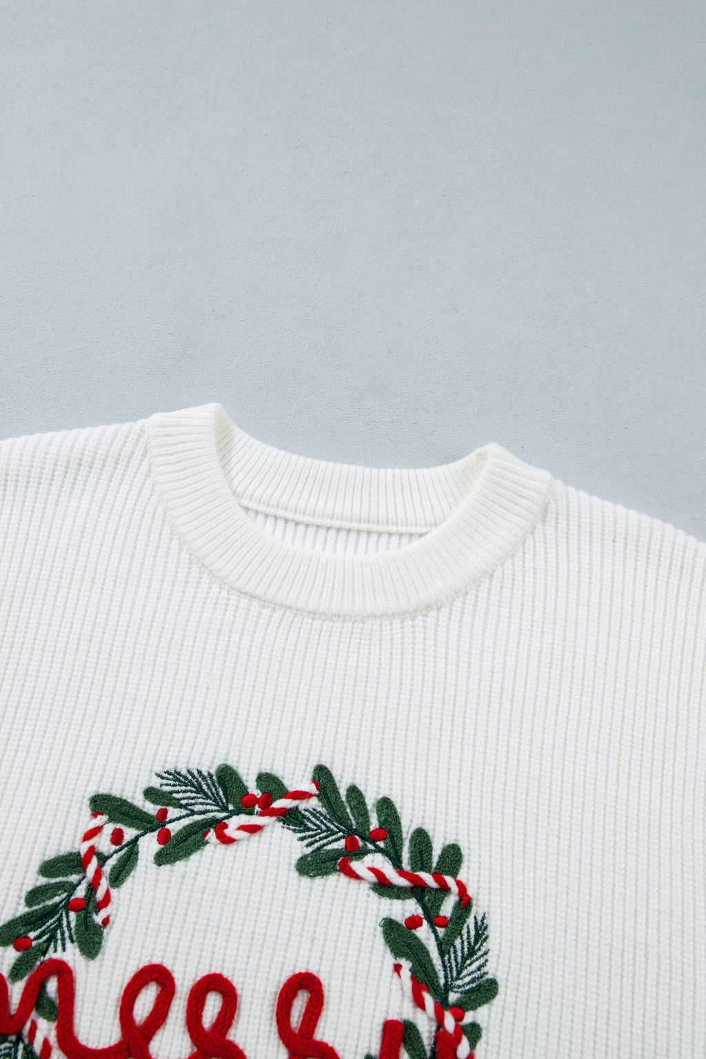 White Christmas Wreath Pattern Round Neck Casual Sweater