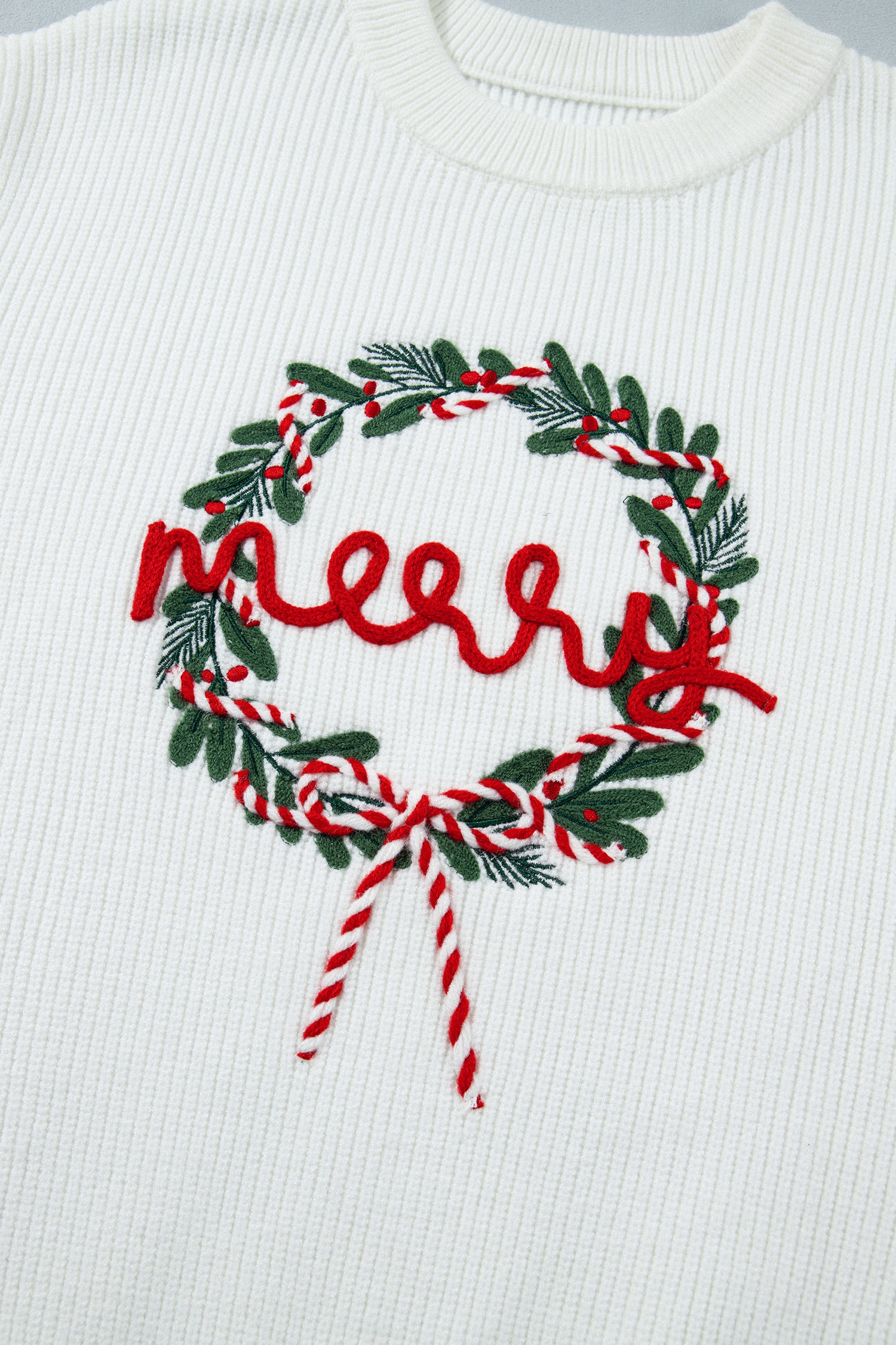 White Christmas Wreath Pattern Round Neck Casual Sweater