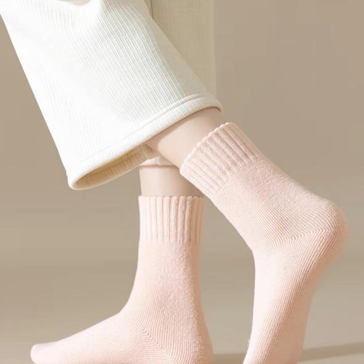 Wool Socks - Pack of 4 Pairs with Bag, Warm Cashmere Merino Hiking Boot Socks, Thermo Outdoor Ski & Snow Socks, Gifts,Cozy,Mother Day