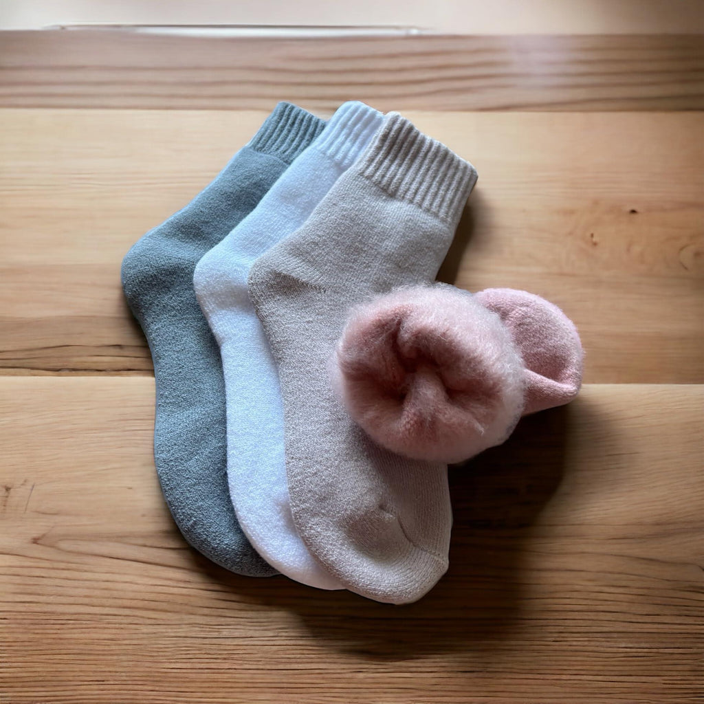 Wool Socks - Pack of 4 Pairs with Bag, Warm Cashmere Merino Hiking Boot Socks, Thermo Outdoor Ski & Snow Socks, Gifts,Cozy,Mother Day