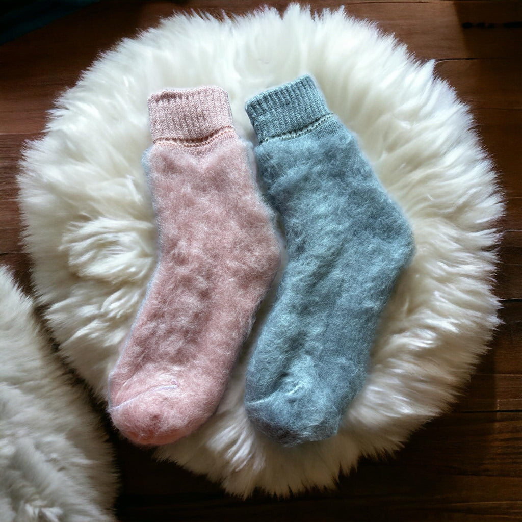 Wool Socks - Pack of 4 Pairs with Bag, Warm Cashmere Merino Hiking Boot Socks, Thermo Outdoor Ski & Snow Socks, Gifts,Cozy,Mother Day