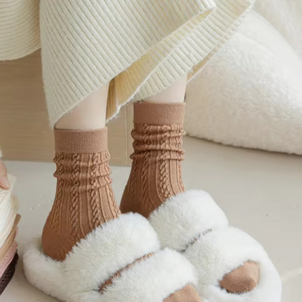 Winter Socks - 3 Pairs with Bag | Warm Cotton Wool Blend for Outdoor Adventures | Quick-Dry, Breathable & Seamless Warming Socks in Beige, Pink & White